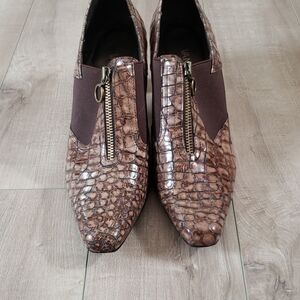WOMEN'S shoes